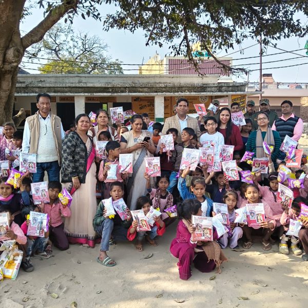 बदायूँ।उझानी में पुलवामा शहीदों को दी गई श्रद्धांजलि सड़क सुरक्षा के प्रति स्कूली बच्चों को किया गया जागरूक साथ ही 