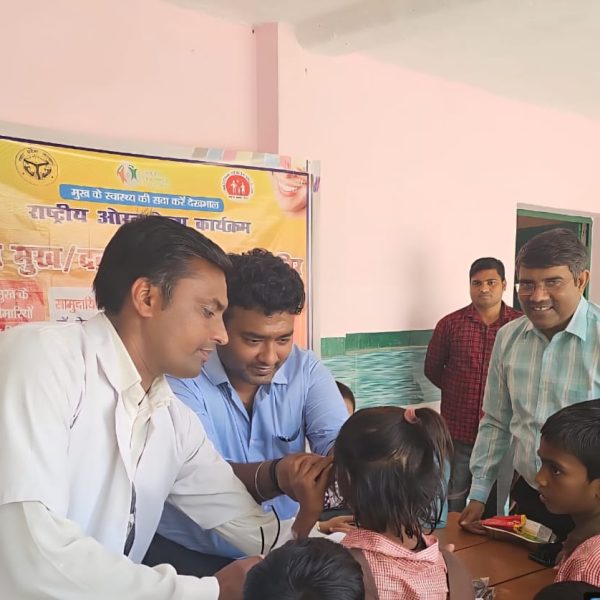 भदोही।दुर्गागंज में प्राथमिक विद्यालय हिम्मतपुर में दंत चिकित्सा शिविर का सफल आयोजन। 