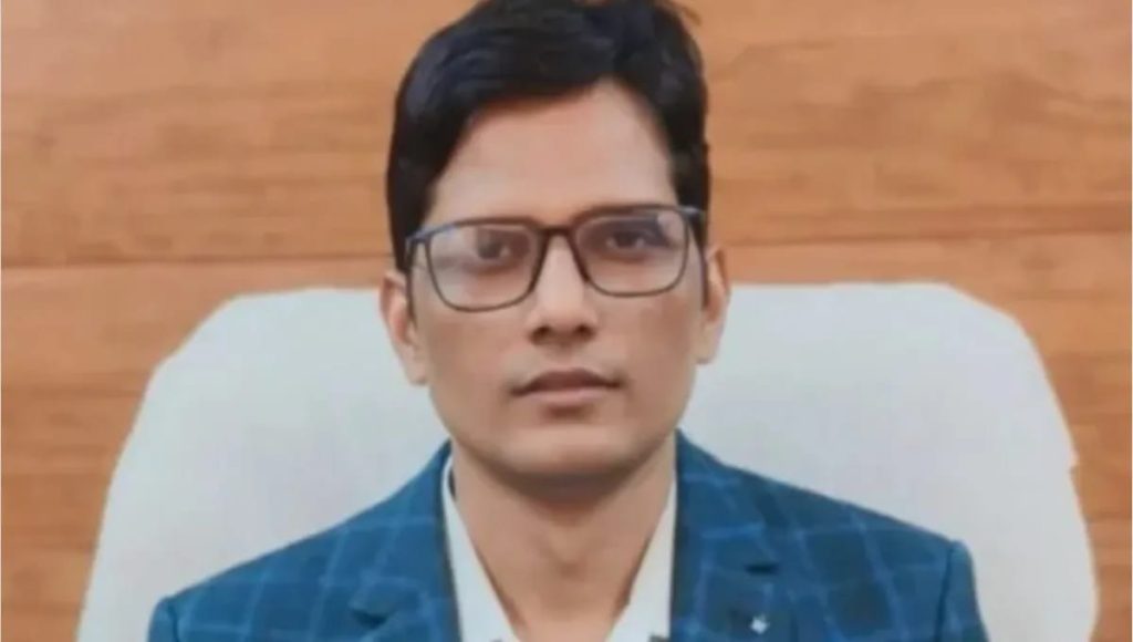 बलिया।छात्रा से अश्लील हरकत के आरोप में सहायक अध्यापक निलंबित, बीएसए ने बैठाई जांच