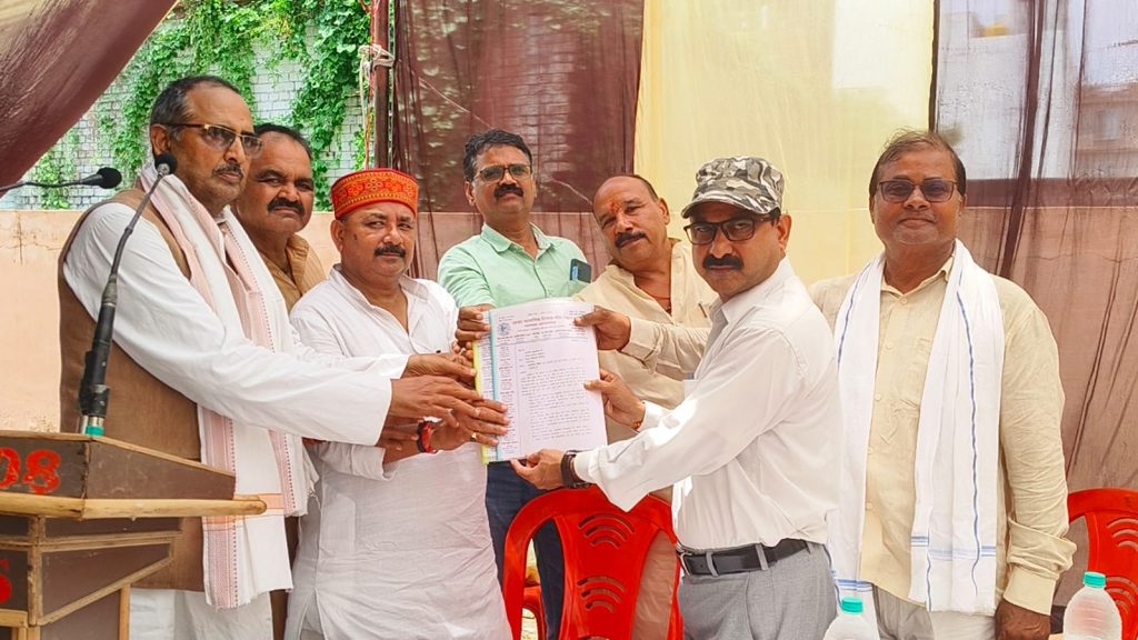 आजमगढ़।पुरानी पेंशन बंद करना सरकार का बड़ा पाप : शैलेश राय