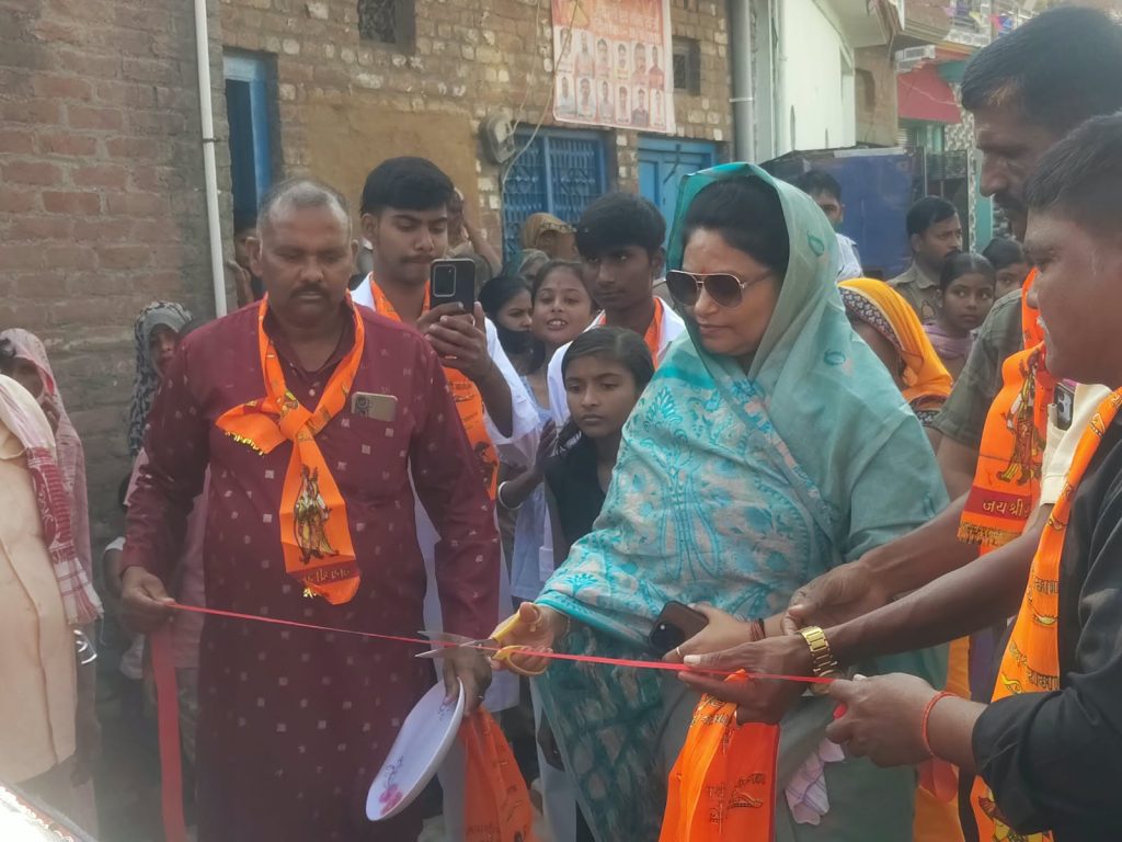 बदायूँ।उसावां में धूमधाम से मनाई गई महर्षि वाल्मीकि जयंती, भव्य शोभायात्रा में उमड़े श्रद्धालु