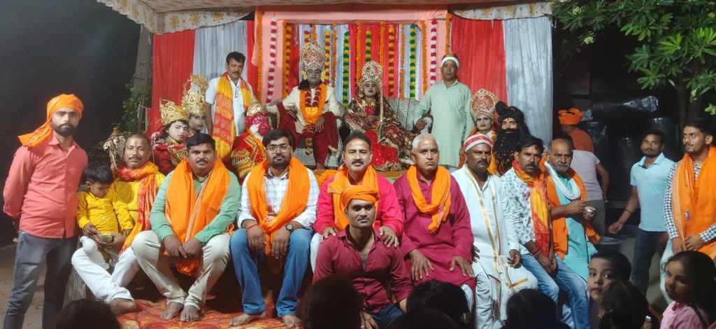 बलिया।नगरा में श्रीराम राज्याभिषेक का भव्य मंचन, जय श्रीराम के जयघोष से गूंजा रामलीला परिसर