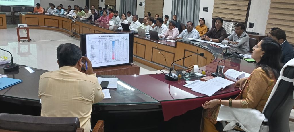 बदायूँ।स्वास्थ्य सेवाओं में लक्ष्य के सापेक्ष लाएं प्रगति