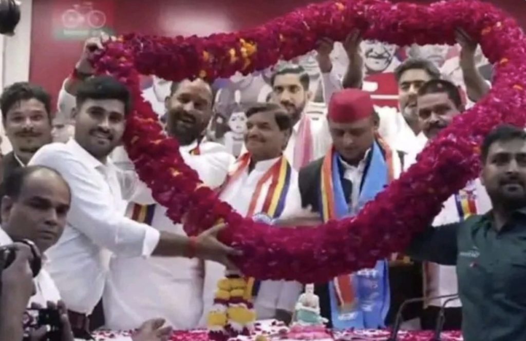 बदायूं में सपा का कुनबा बढ़ा, पूर्व विधायक सिनोद कुमार शाक्य और कुशाग्र सागर समेत कई नेताओं ने थामा साइकिल का दामन