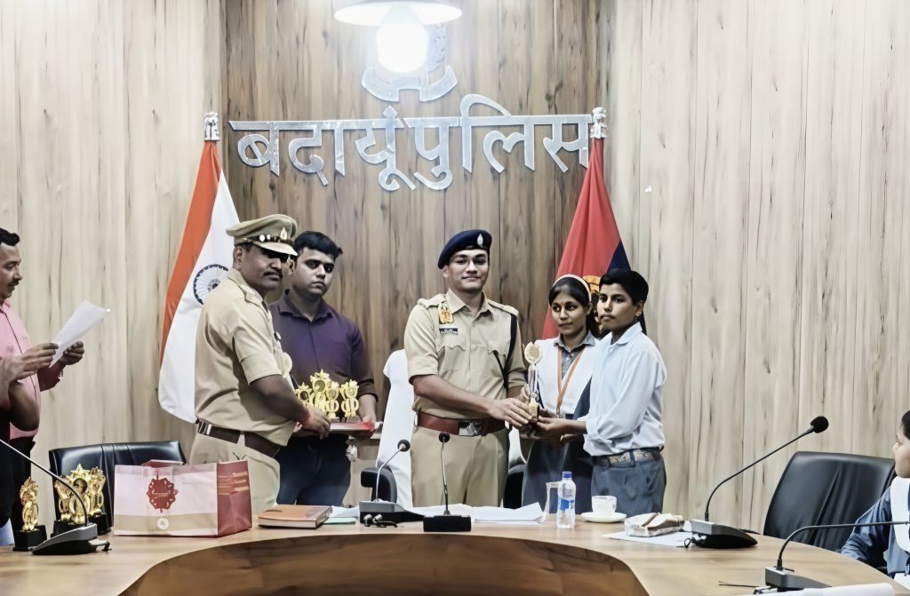 बदायूँ।पुलिस की भूमिका पर स्कूली बच्चों के बीच प्रतियोगिता आयोजित